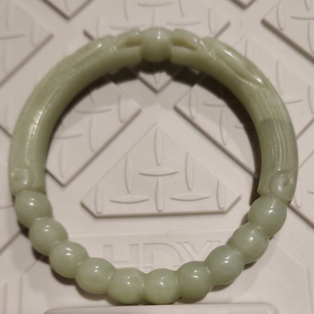 Elegant Jade Bangle Bracelet